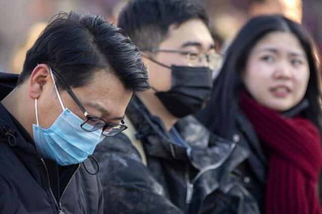 Танками і БТРами по смертельному вірусу: в Китаї військові заблокували "хворе" місто
