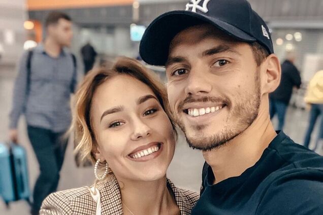 Абсолютно голые: 'Холостяк' Добрынин поделился интимным фото со своей невестой