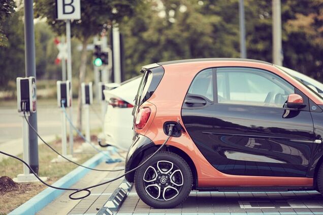 Чисті та "безкоштовні": в Європі встановлять кардинально нові зарядки для електромобілів