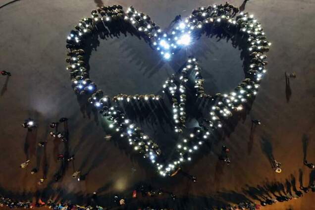 В Одесі люди створили живе серце України