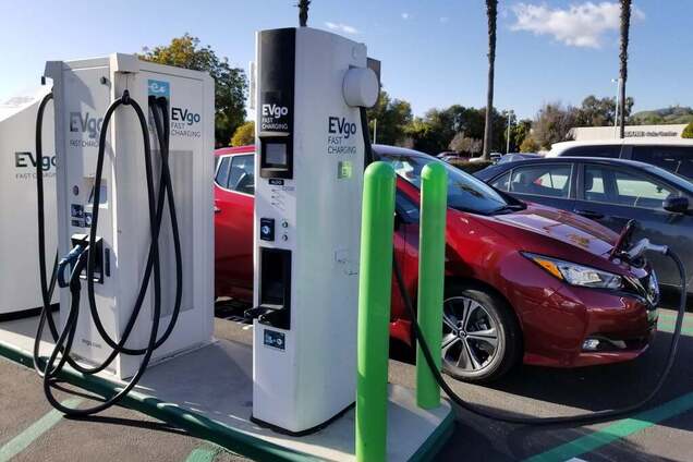 За три минуты: в Китае предложили новый метод зарядки электромобилей