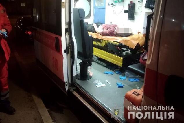 Весь асфальт в крови: в Днепре зверски зарезали женщину