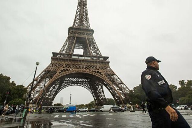 В Париже внезапно закрыли Эйфелеву башню: в чем причина