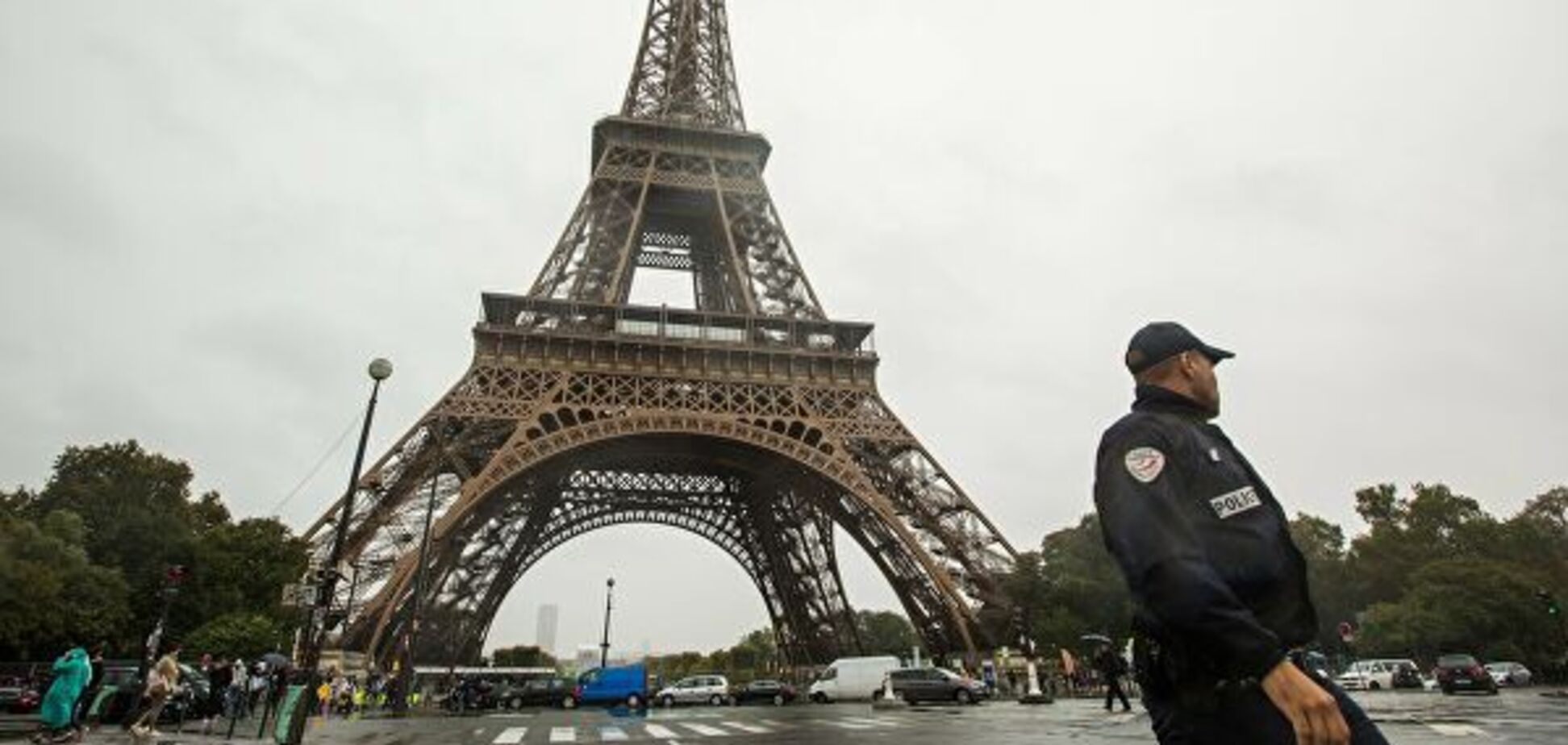 В Париже внезапно закрыли Эйфелеву башню: в чем причина