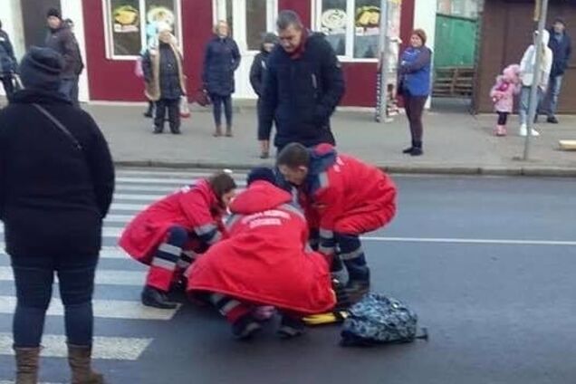 Не остановился на 'зебре': в Черкассах школьница попала под колеса внедорожника. Фото