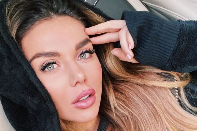 Сєдокова ледь прикрила великі груди коротким топом: гаряче фото