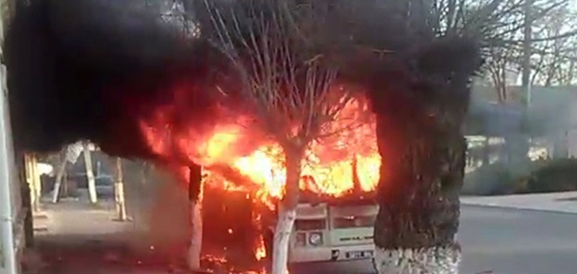 На Одесщине загорелся автобус с бойцами Нацгвардии