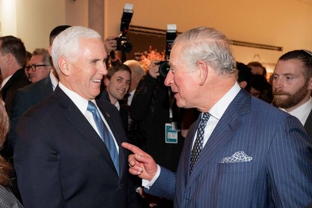 Принц Чарльз отказался пожать руку вице-президенту США. Видео