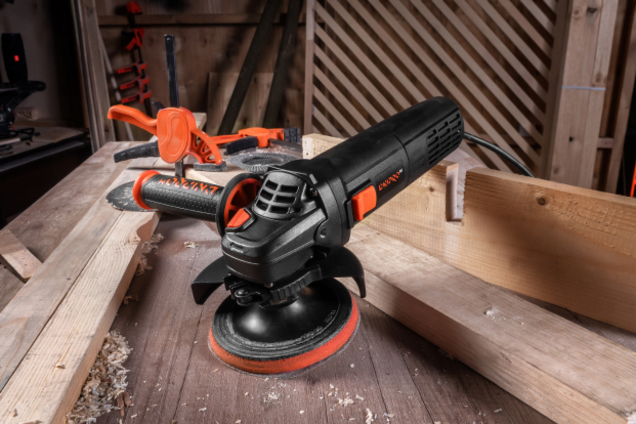 Украинский бренд электроинструмента опубликовал яркий краш-тест на своем YouTube-канале