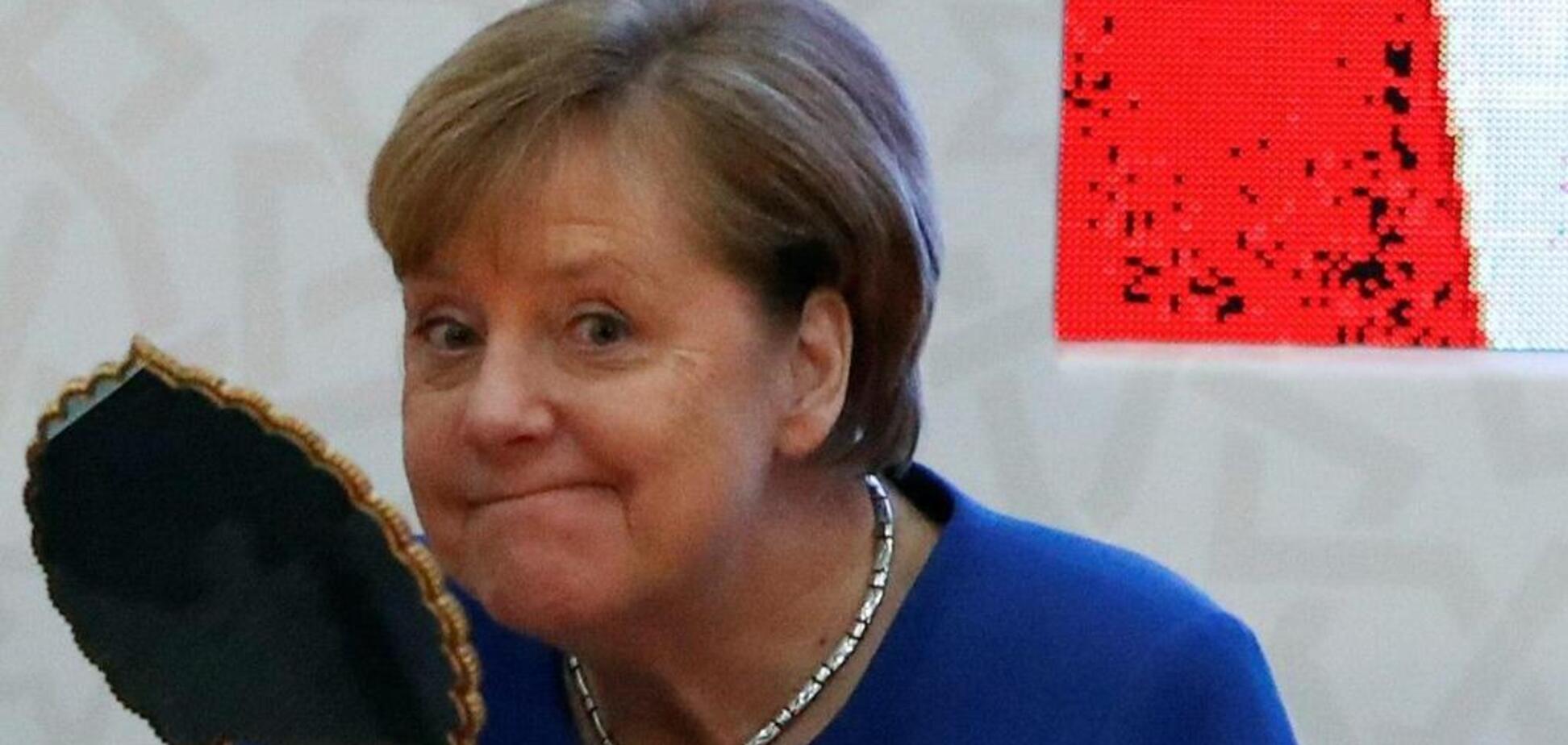 'Потому что девочка!' Меркель удивила реакцией на подарок Эрдогана. Видео
