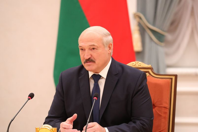 Лукашенко порівняє білоруські електромобілі з Tesla