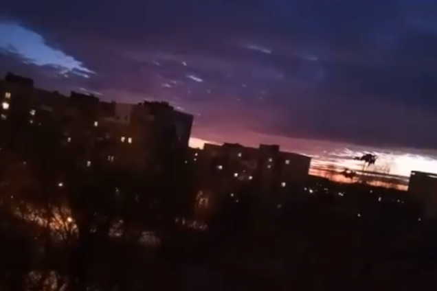 Артиллерия бьет возле Донецкого аэропорта: напуганные жители выложили видео