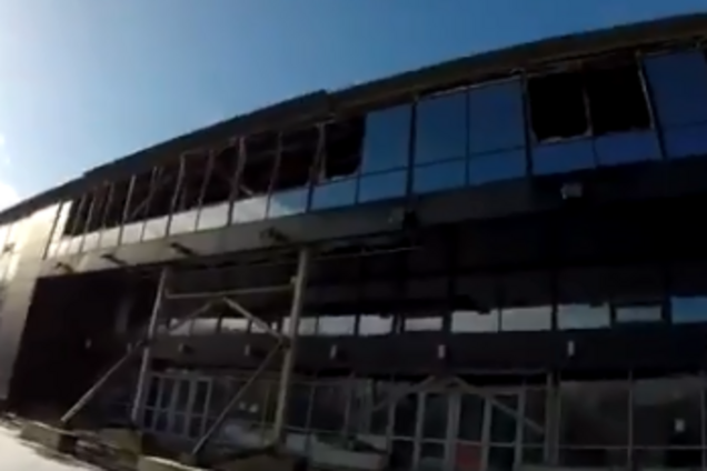 "ДНР" – чума Донбасу!" З'явилося нове відео згорілого Палацу Спорту в Донецьку