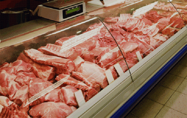 Химия или гниль? Мерзкое видео с мясом из России вызвало споры в сети