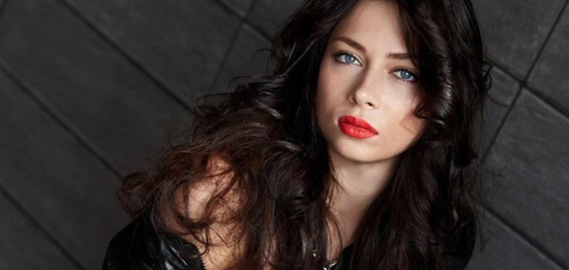 Самбурська показала на фото, як відкачує жир на попі