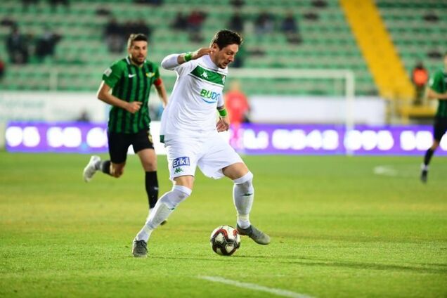 Экс-футболист сборной Украины забил победный гол и был выгнан с поля