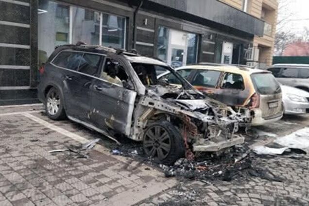 В Ужгороді спалили авто відомого дипломата – ЗМІ