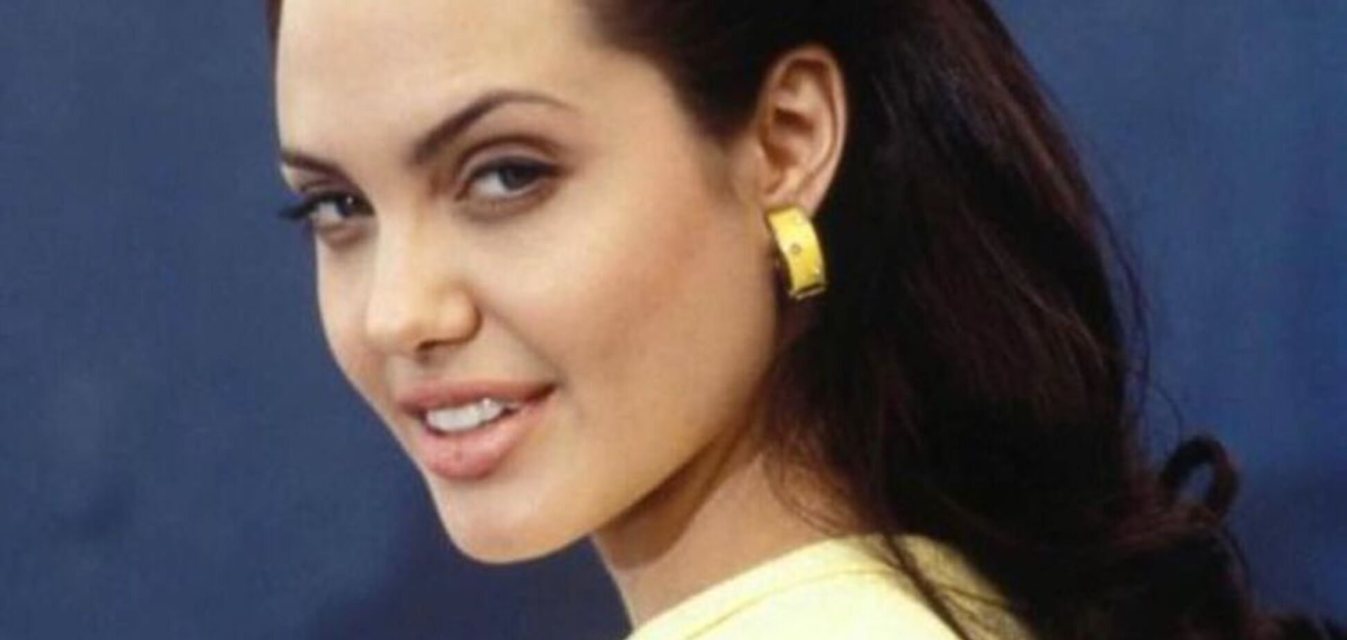 Как Анджелина Джоли влюбилась в актрису и готова была выйти за нее замуж