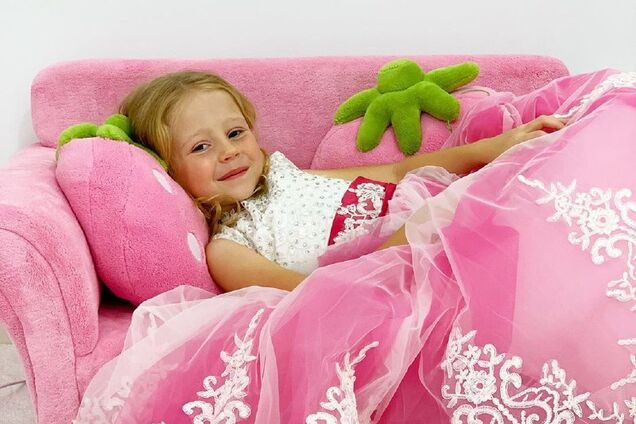 В пять лет зарабатывает до $500 тысяч в месяц: как выглядит самая популярная девочка-видеоблогер на Земле