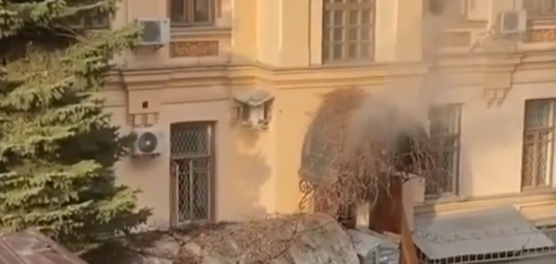 У Києві спалахнула пожежа в Міністерстві культури, молоді та спорту України