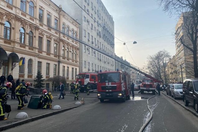 У міністерстві 'забудовників та заробітчанства' горять архіви