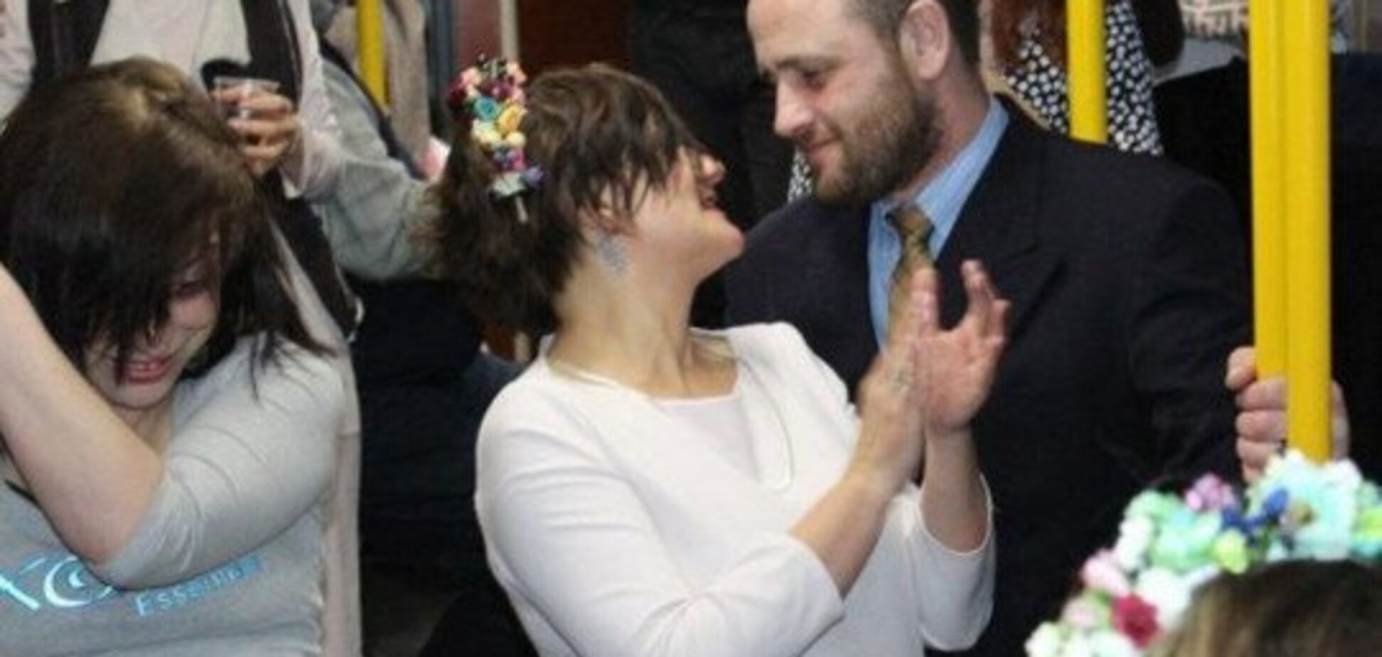 Ветеран АТО и его невеста необычно отметили свадьбу в Одессе