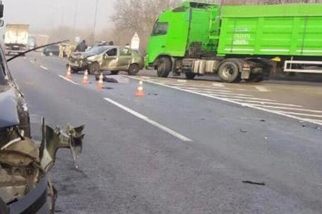 Второе смертельное ДТП за утро: под Одессой легковушка влетела в фуру