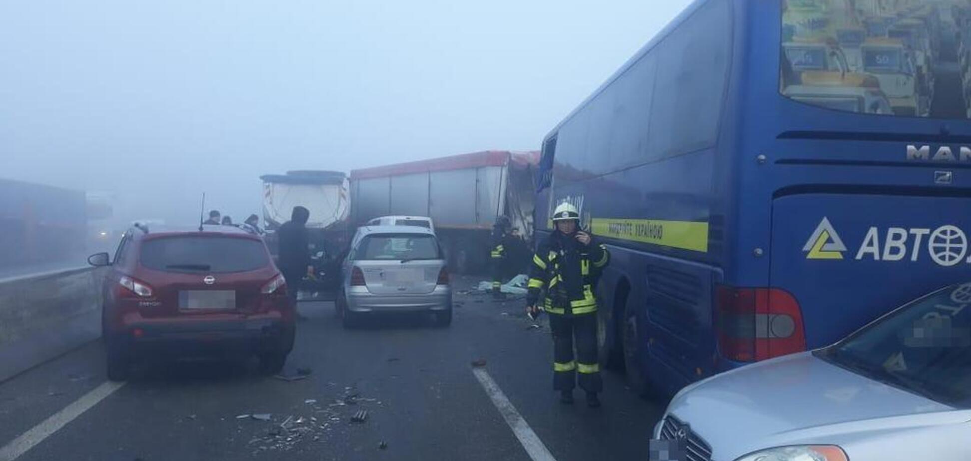 Автобус с людьми и несколько авто попали в смертельное ДТП на Одесщине