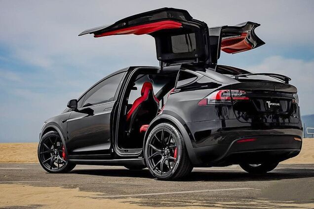 'Беспроводная зарядка': Tesla случайно раскрыла планы по обновлению электромобилей