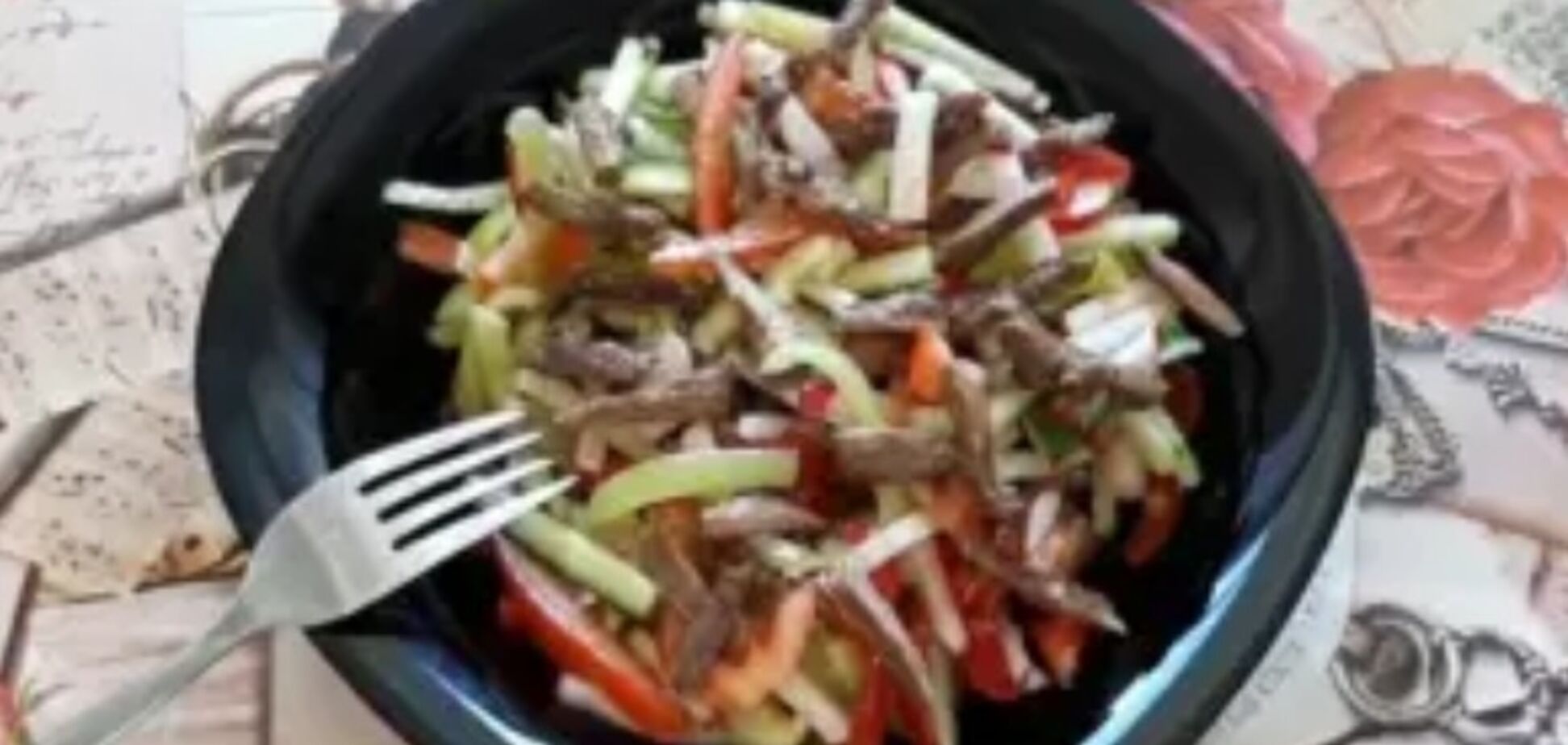 Рецепт неймовірного салату з м'ясом і овочами