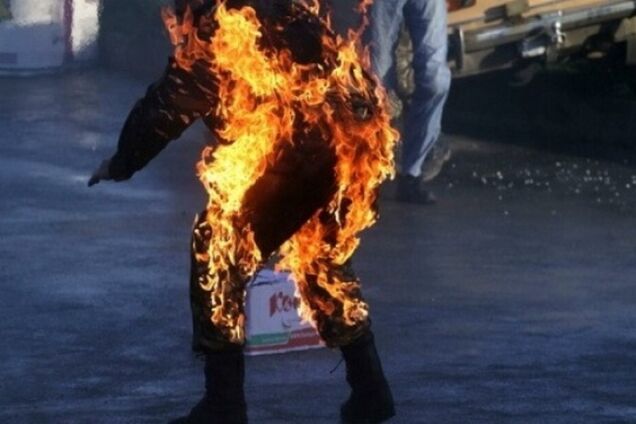 В Одессе женщина устроила самосожжение среди улицы: жуткий момент попал на видео