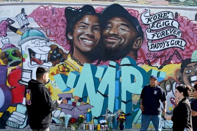 Граффити с изображением Коби Брайанта и его дочери Джанны Марии