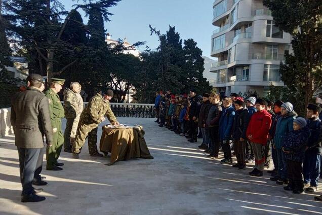 'На десерт – салют из АК': оккупанты устроили детям военный фестиваль в Крыму. Фото