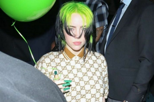 Какую грудь прячет Билли Айлиш и что за 'слив порно с негром' гуляет в сети