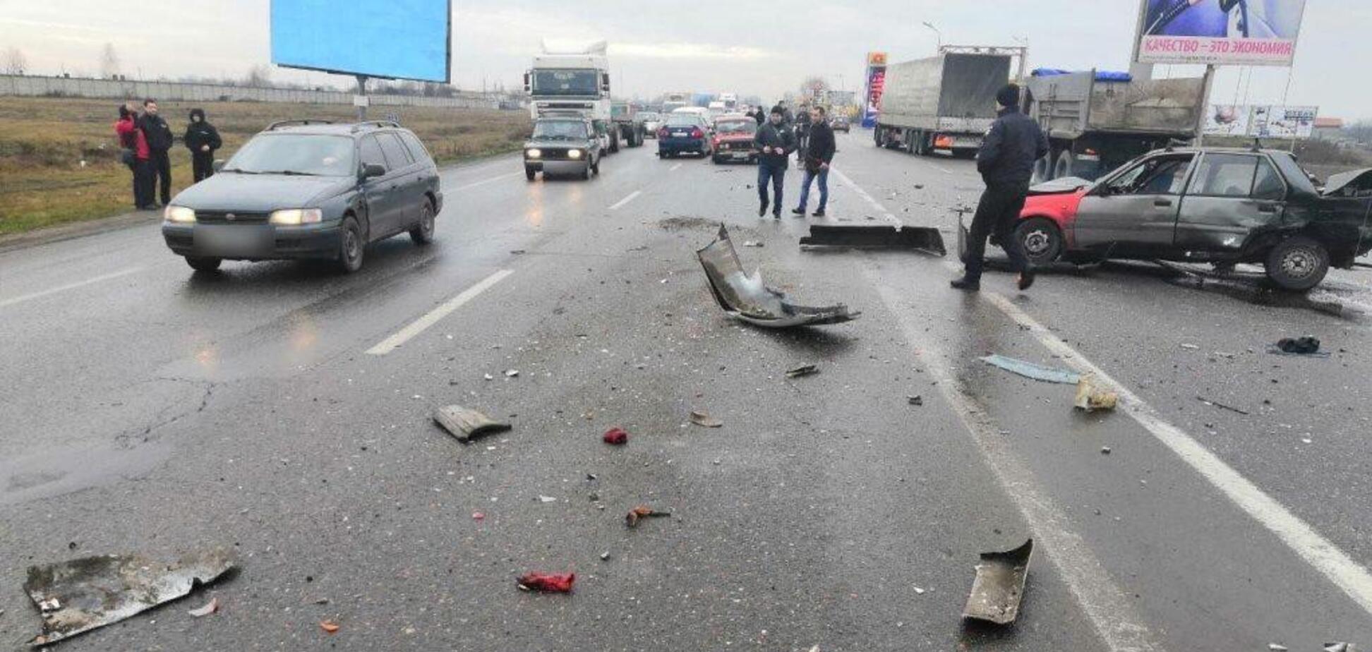 Пять авто попали в жесткое ДТП в Одессе