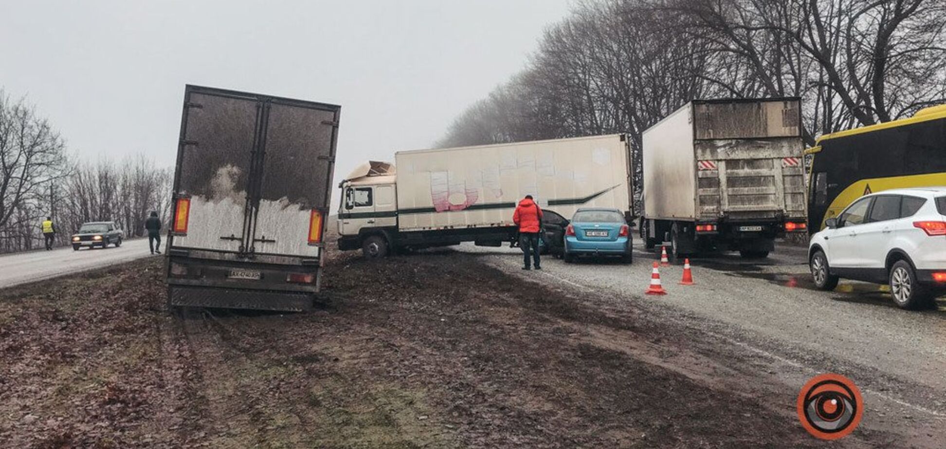 На трассе под Днепром столкнулись 7 автомобилей: фото и видео
