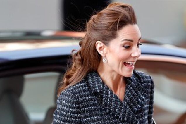 У Кейт Міддлтон піднялася спідниця на вітрі: курйозні фото