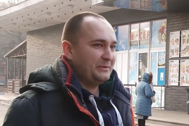 Лежали на полу в 'АТБ': в Кривом Роге мужчина нашел и вернул 10 тысяч долларов