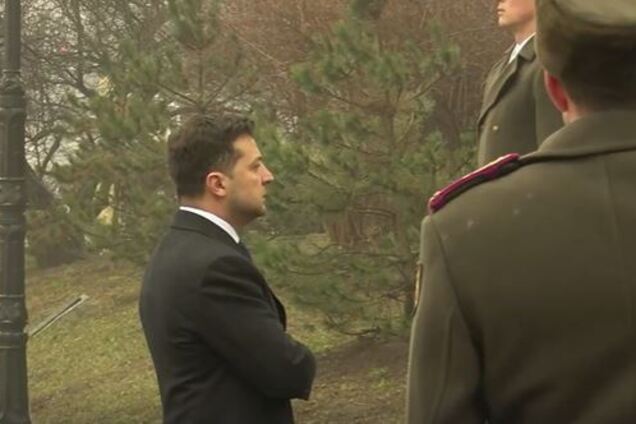 'История о невероятной отваге и храбрости': Зеленский почтил память Героев Крут