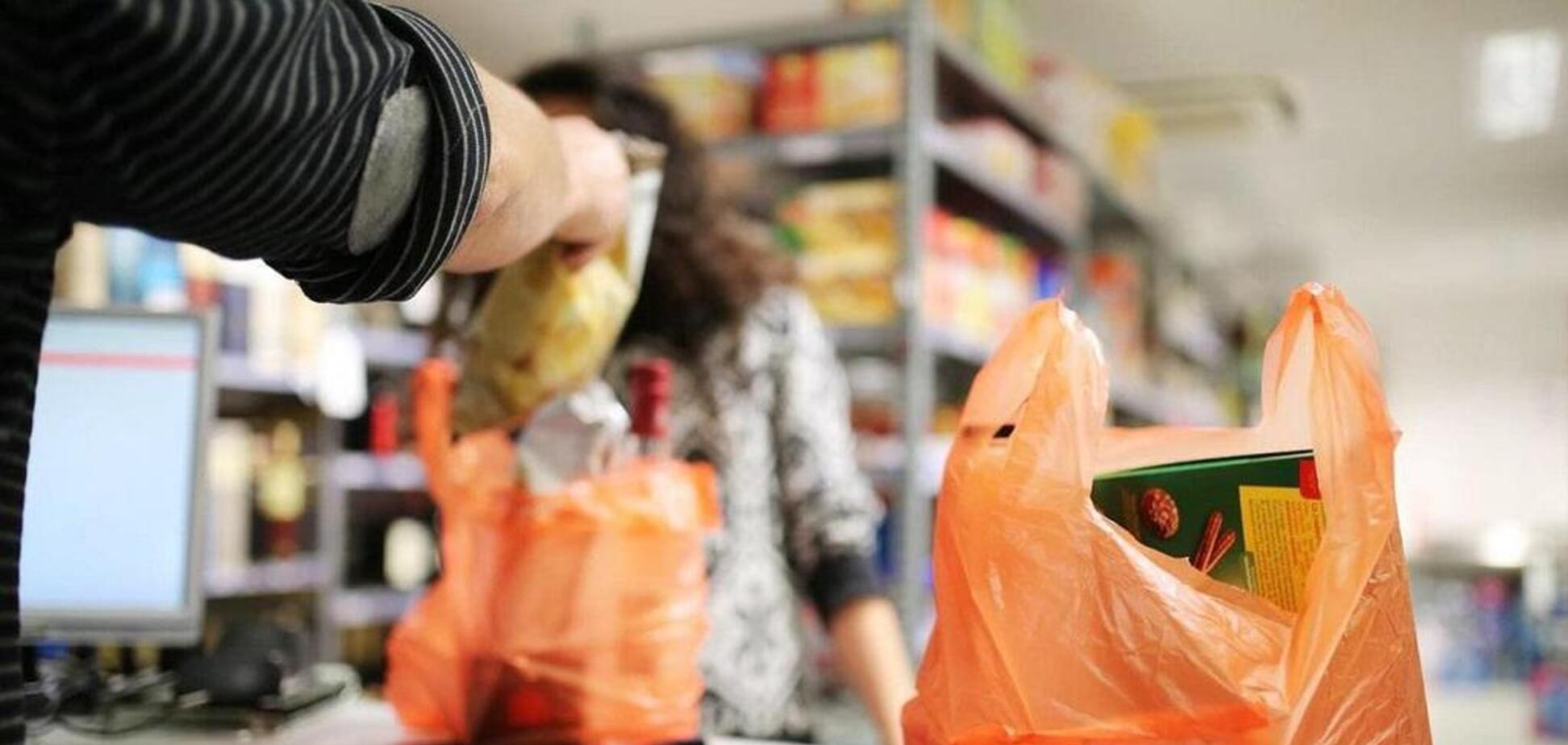 В Украине хотят запретить бесплатную раздачу пластиковых пакетов
