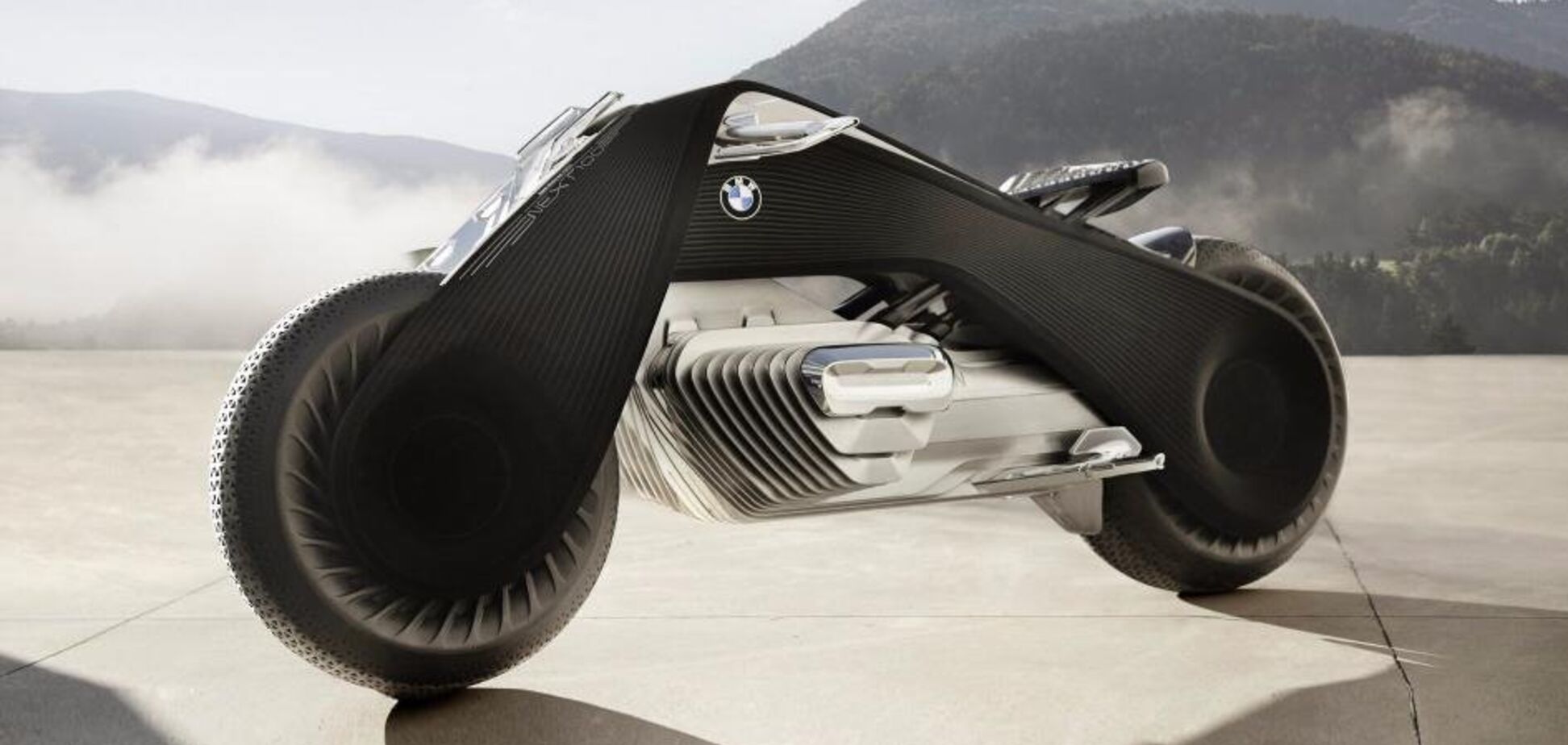 'Холодный душ для фанатов': BMW анонсировала первый электрический мотоцикл