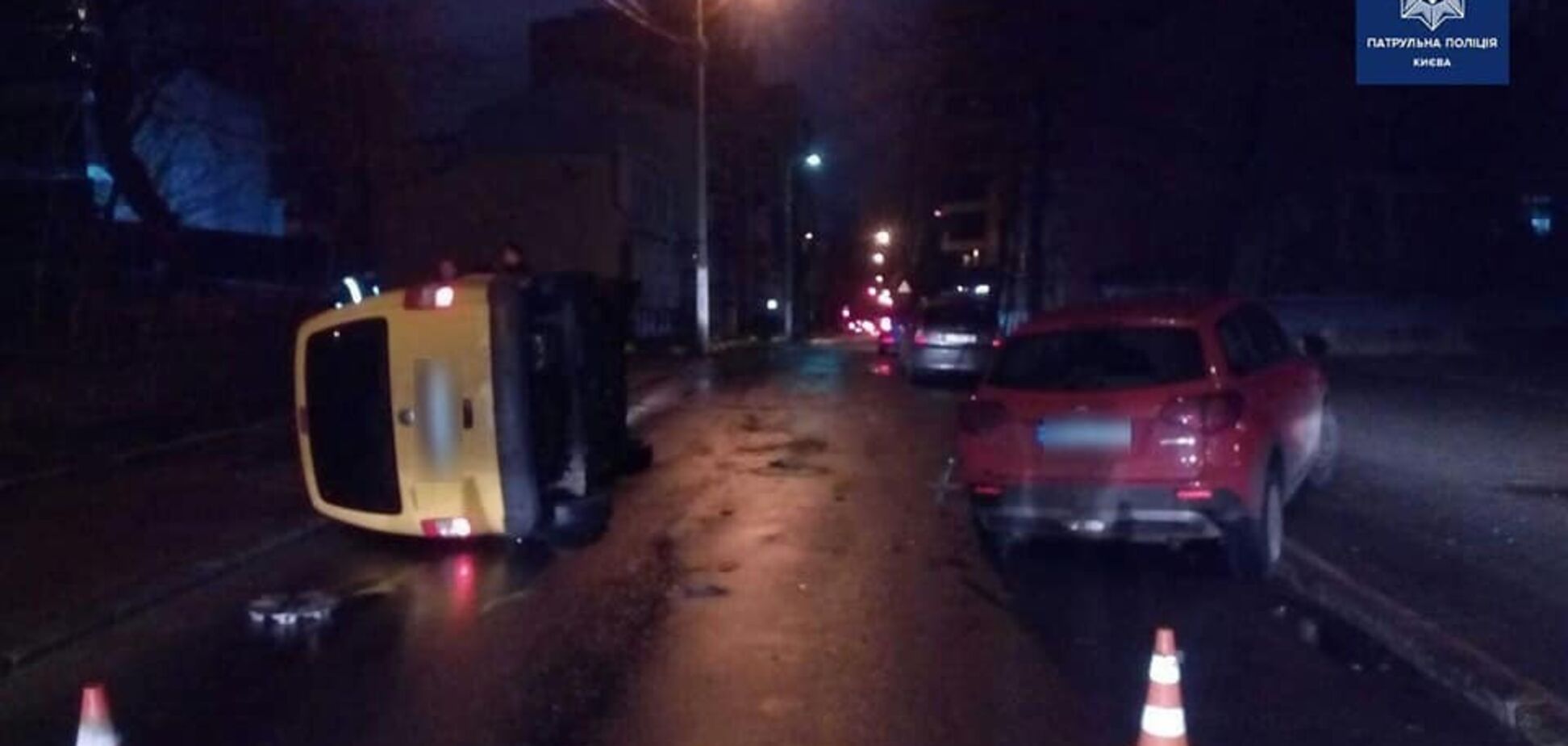 В Киеве пьяный водитель устроил ДТП и лег на землю отдохнуть