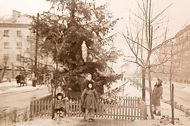 Новогодняя елка на левом берегу Киева