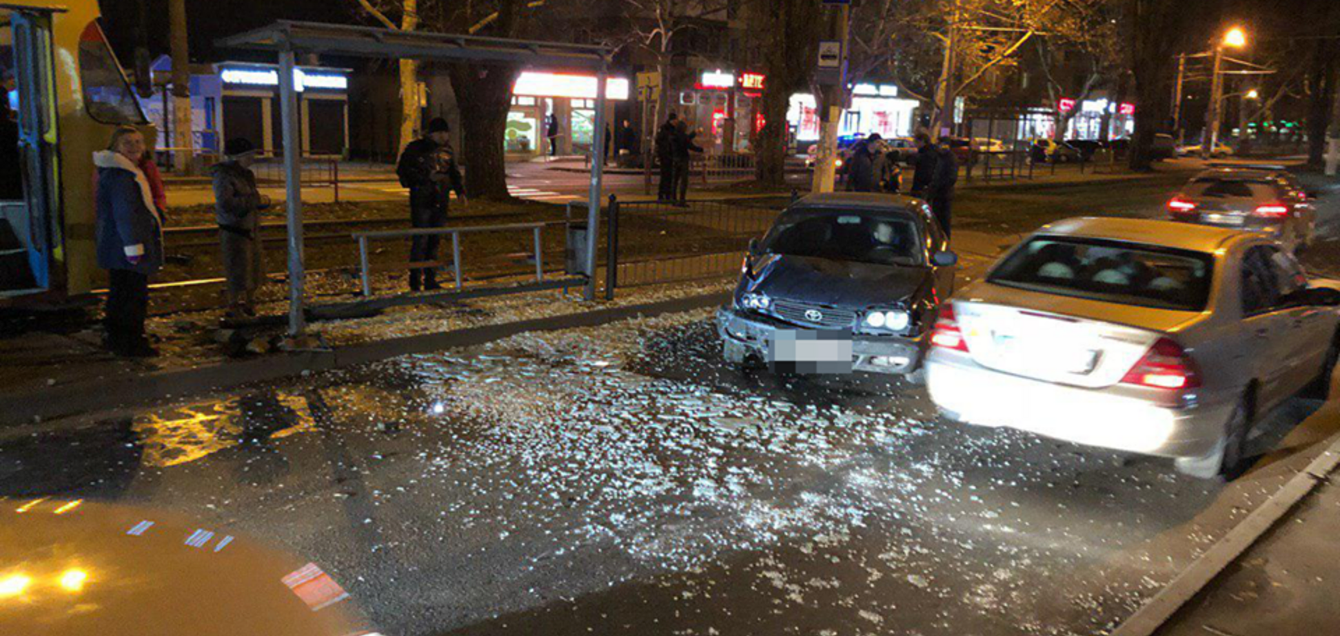 В Одессе авто влетело в остановку