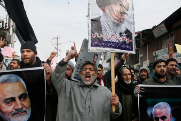 Иран восстал против США из-за убийства Сулеймани: фото и видео массовых протестов