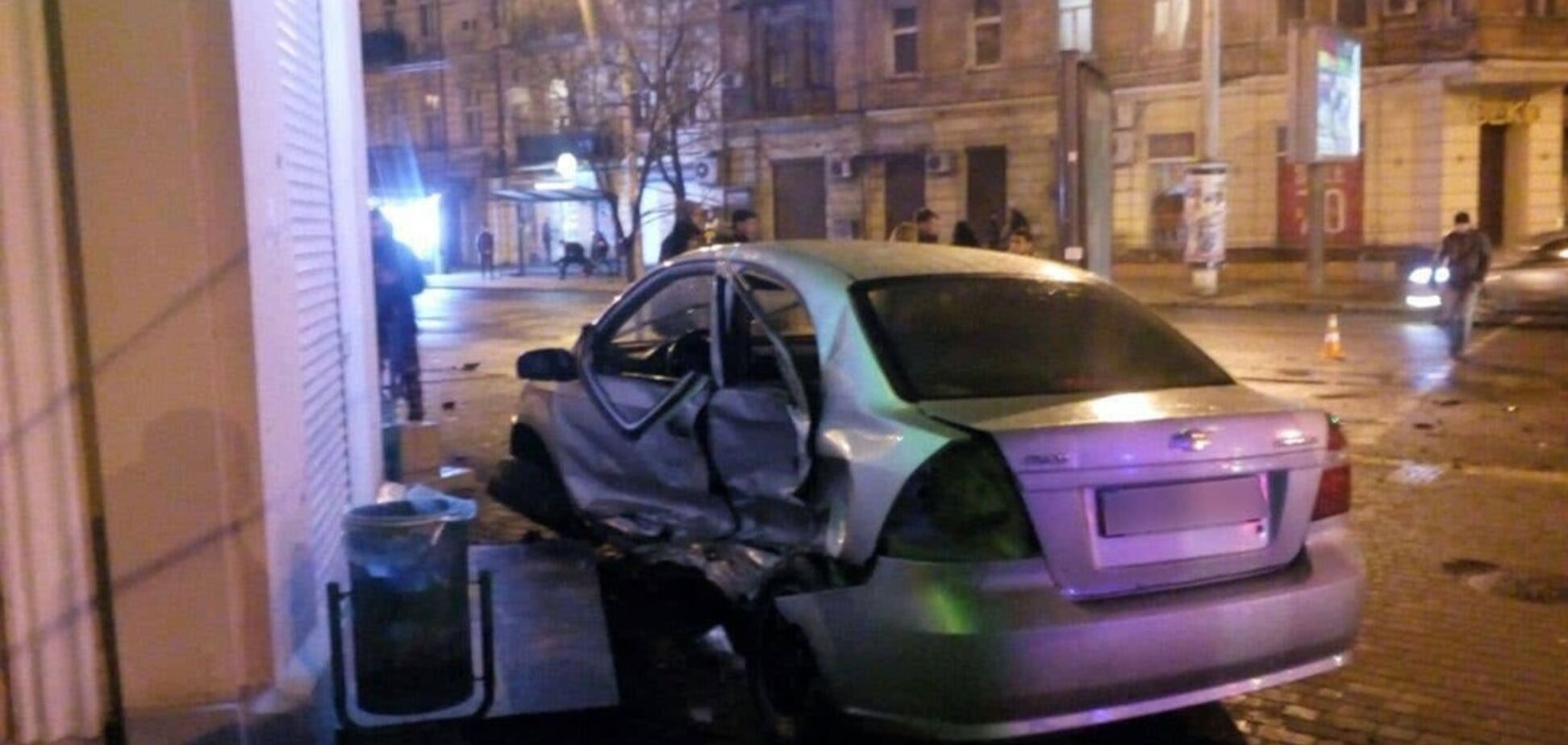 Два авто попали в жуткое ДТП на перекрестке в Одессе