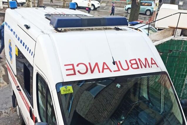 У Дніпрі цинічно пограбували машину швидкої допомоги. Фото