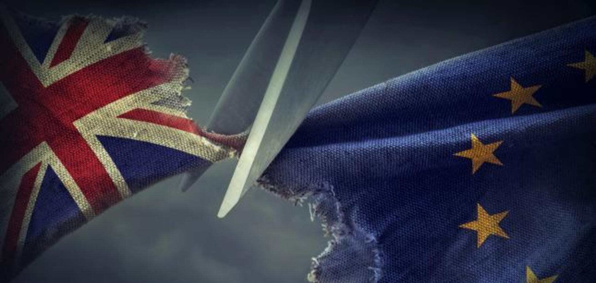 По Макрону и Меркель нанесен мощнейший удар