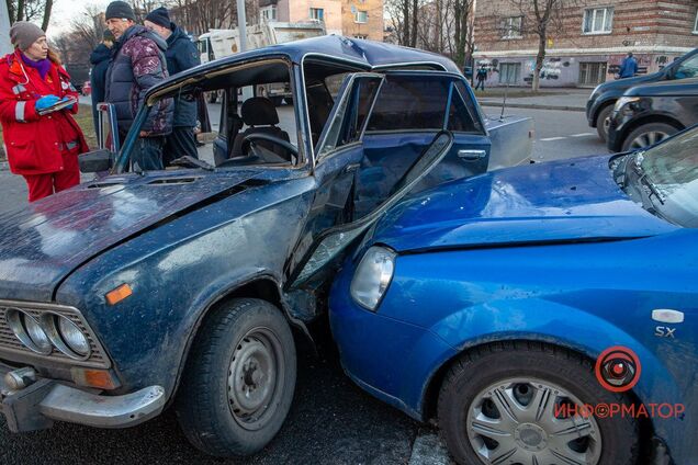 Протаранив на перехресті: жахлива ДТП з дитиною у Дніпрі потрапила на відео