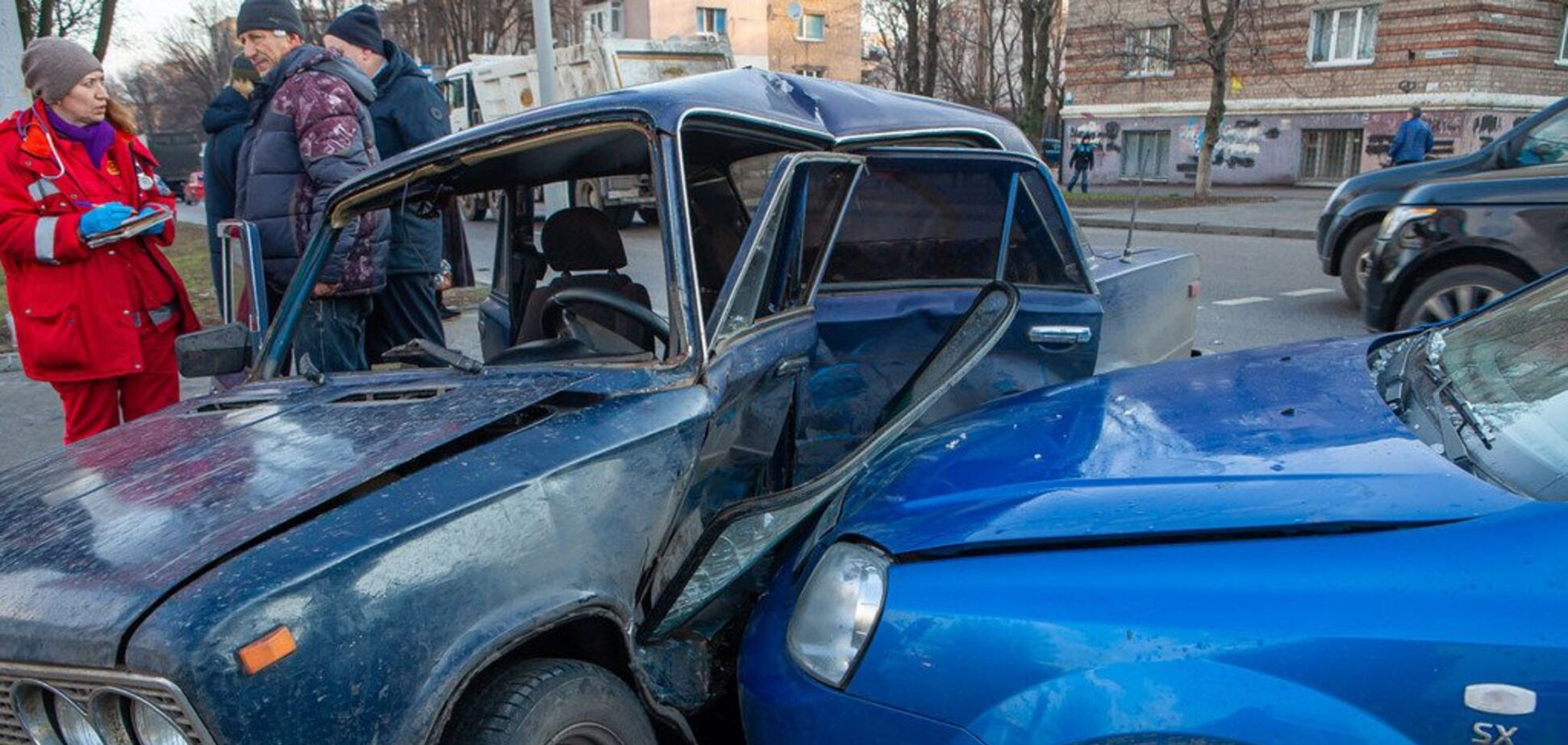 Протаранил на перекрестке: жуткое ДТП с ребенком в Днепре попало на видео